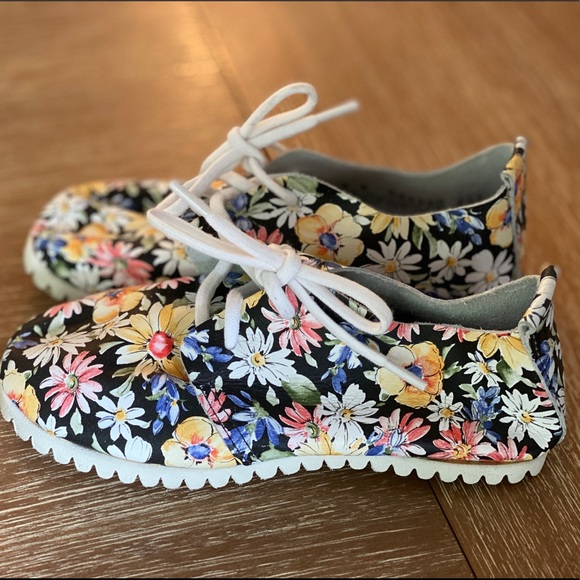 LiLi Collection Floral Leather Tie Oxford Shoes - Picture 3 of 9